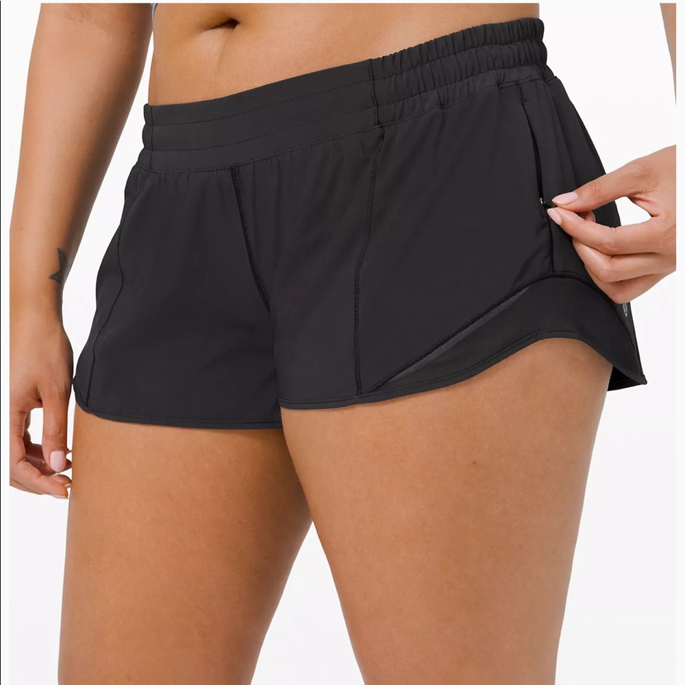 Lululemon Black Hotty Hot Short 2.5" Size 6